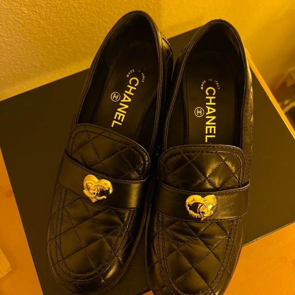 Used Chanel black heart pin loafer with heels - Picture 3 of 8